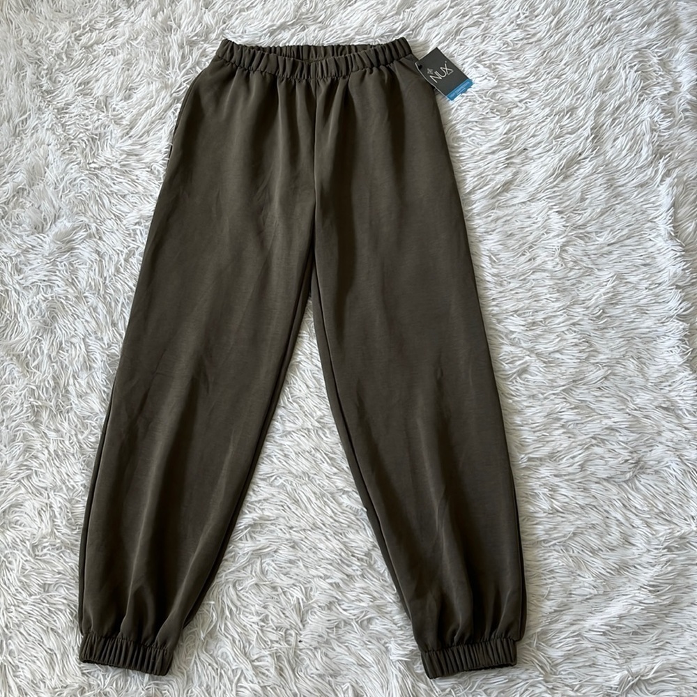 Nux Women’s brown tapered joggers Small